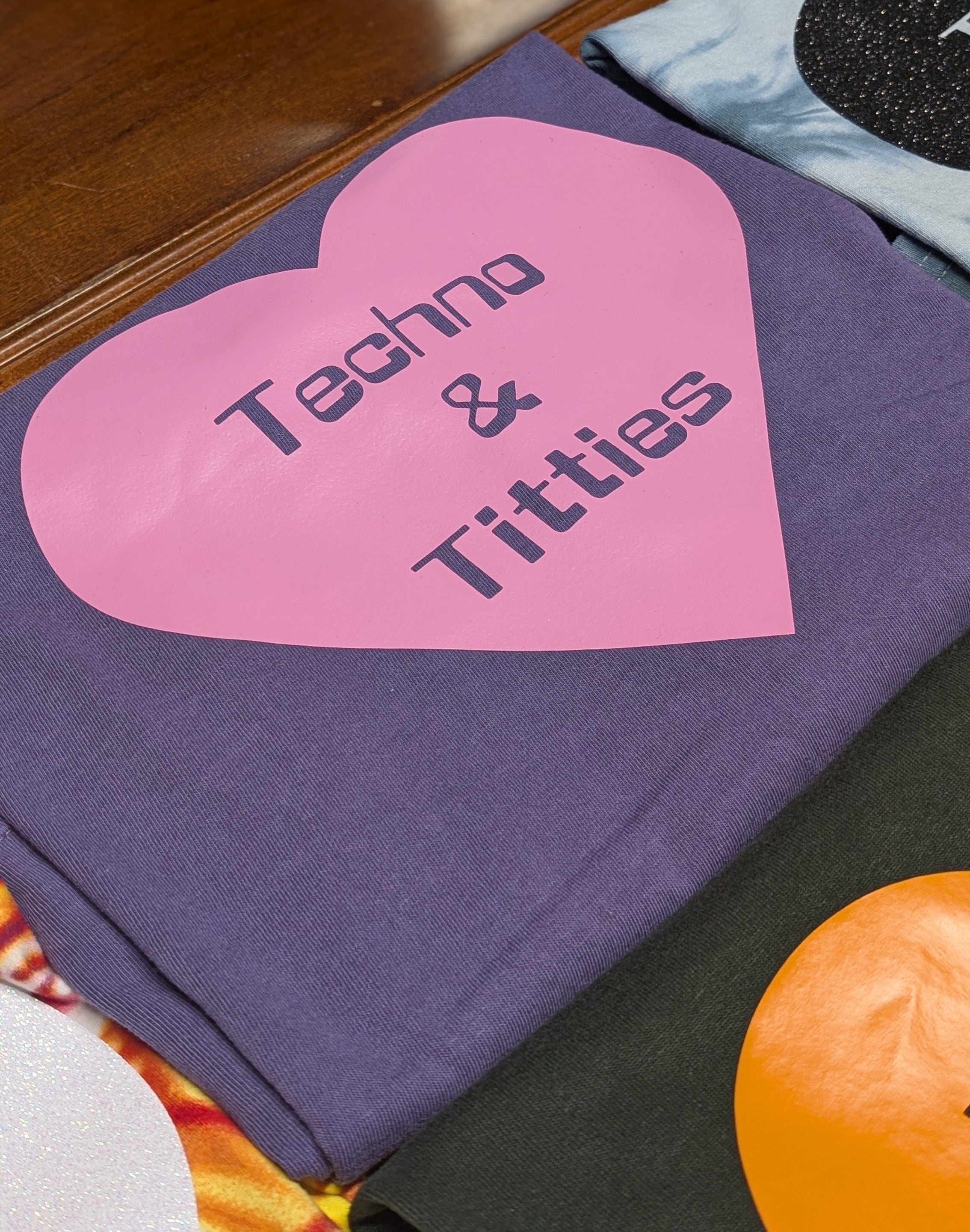 Techno & Titties T-shirt - purple with pink