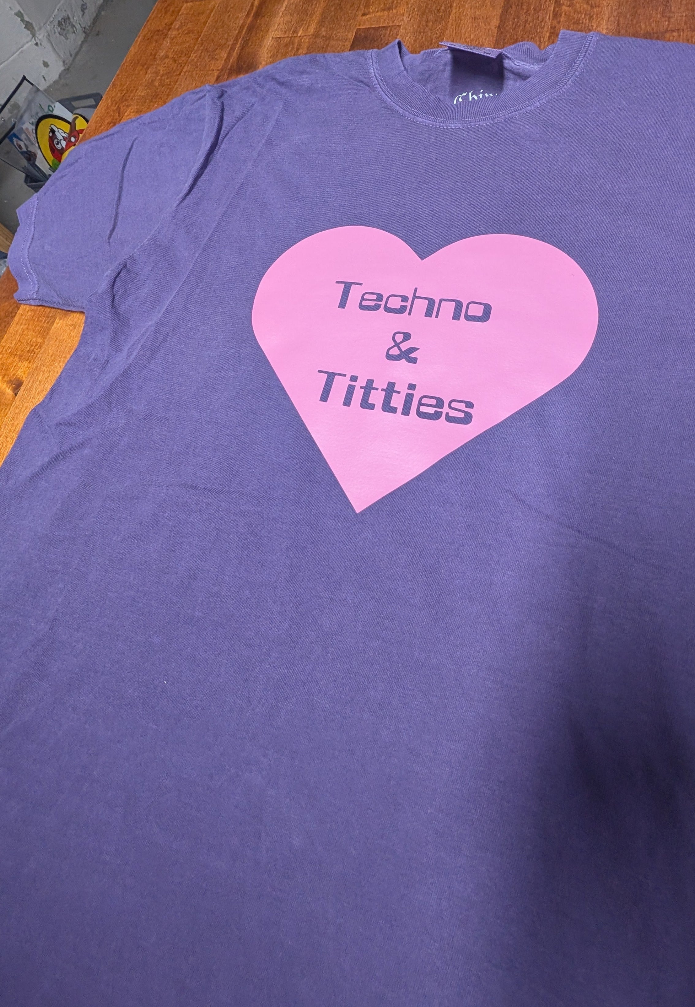 Techno & Titties T-shirt - purple with pink